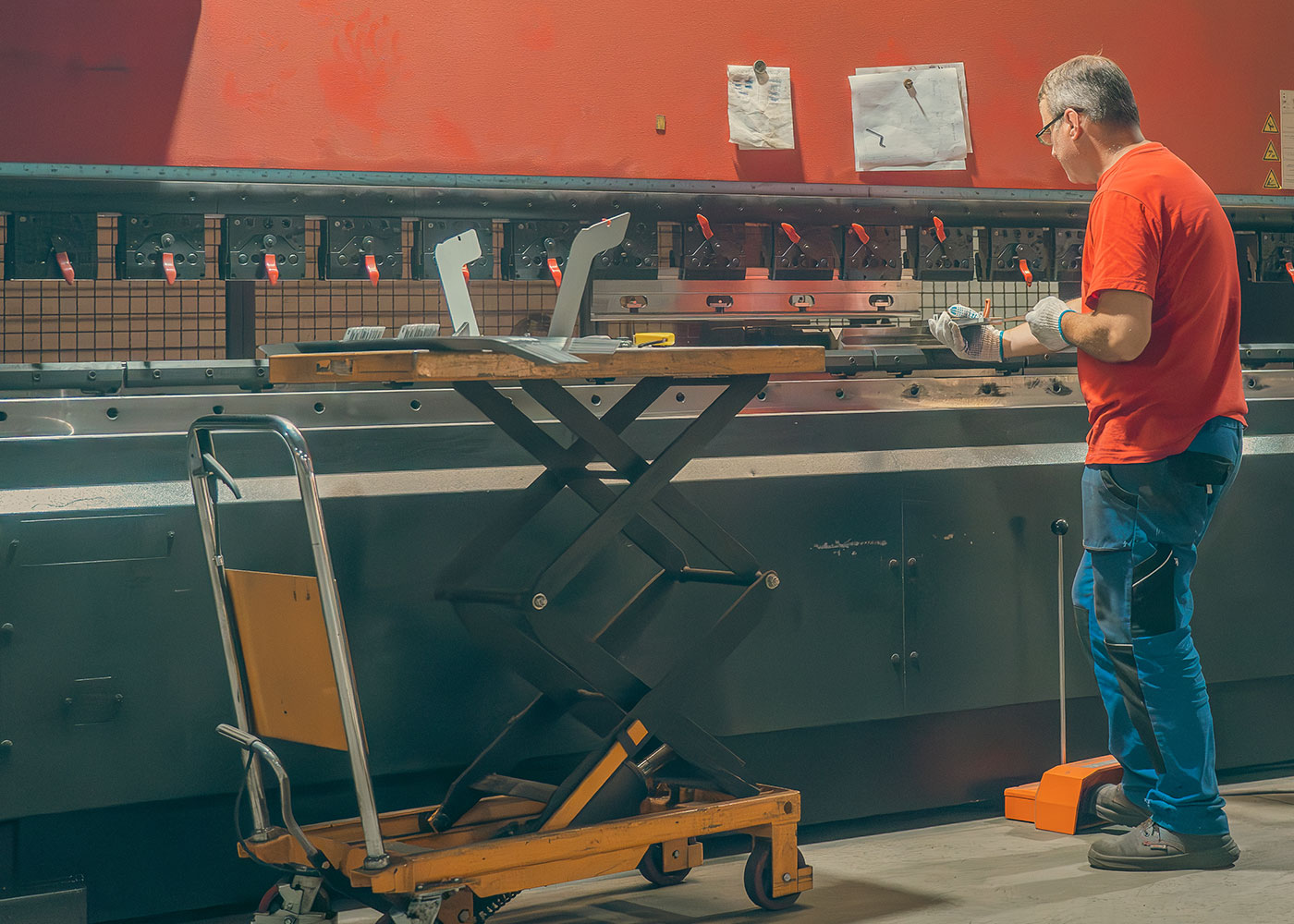 CNC press brake bending