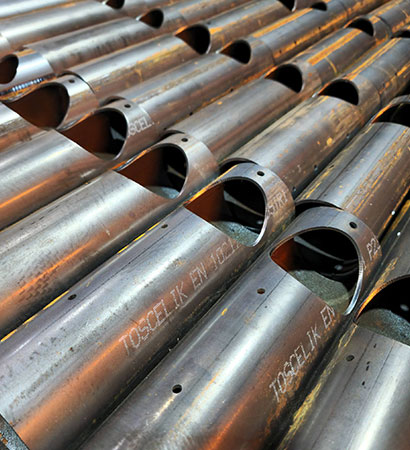 operator inspecting laser - Limex Total Group